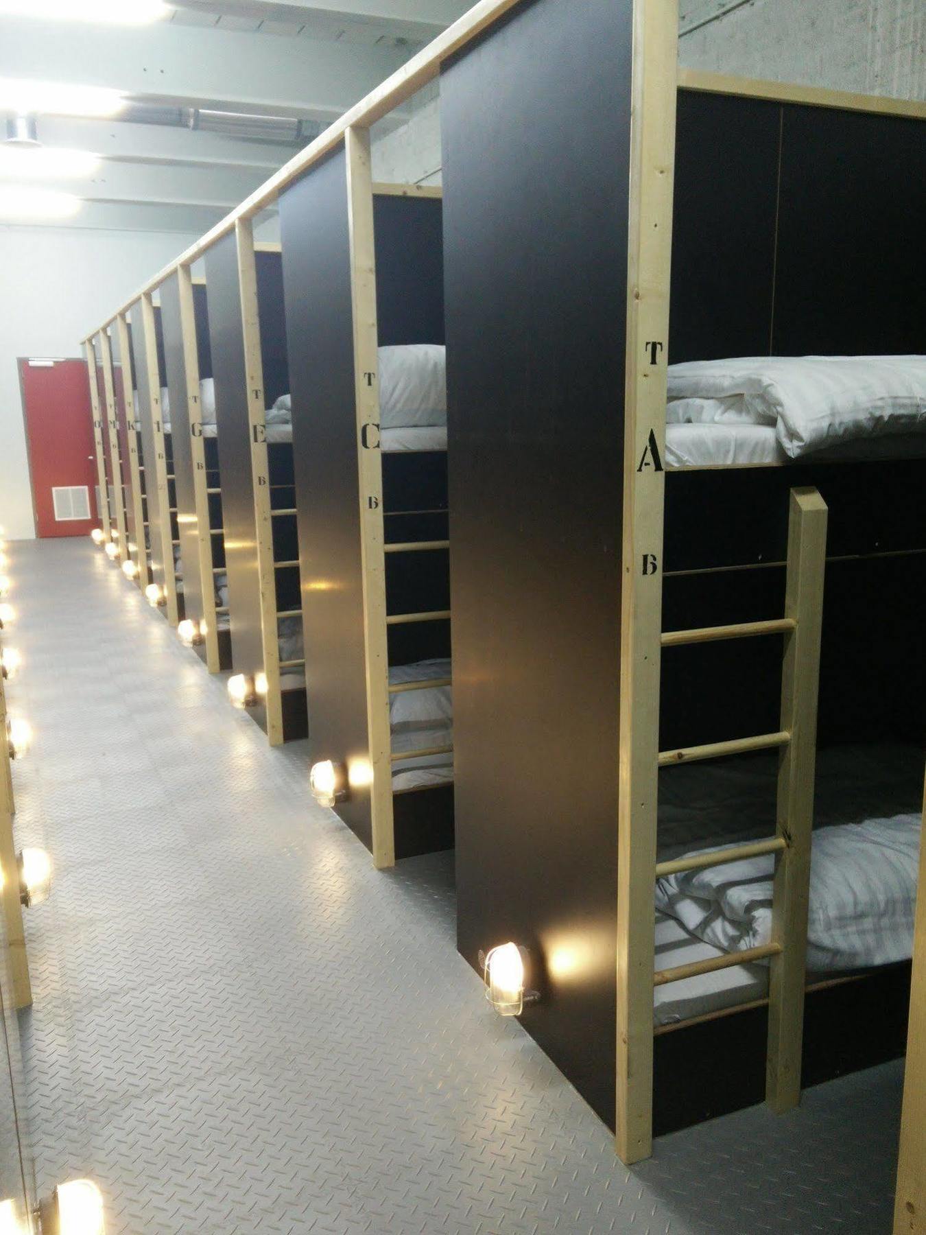 Stayokay Hostel Eindhoven - Blue Collar Екстериор снимка